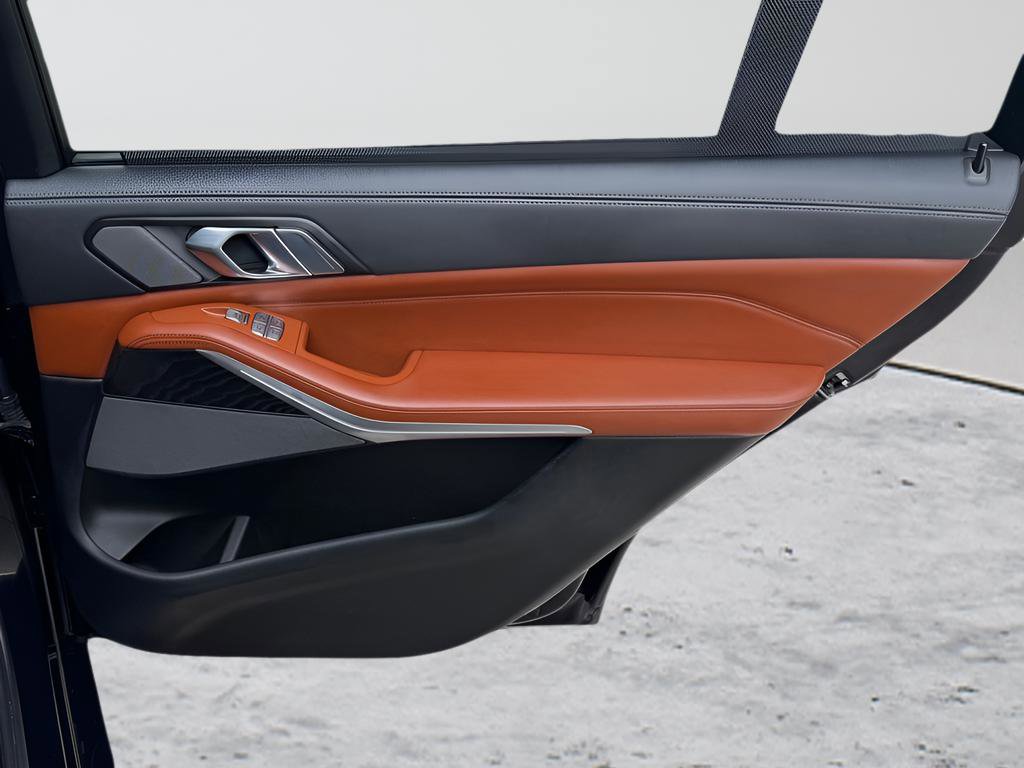 Used 2022 BMW X7 M50i AWD/4WD image 29