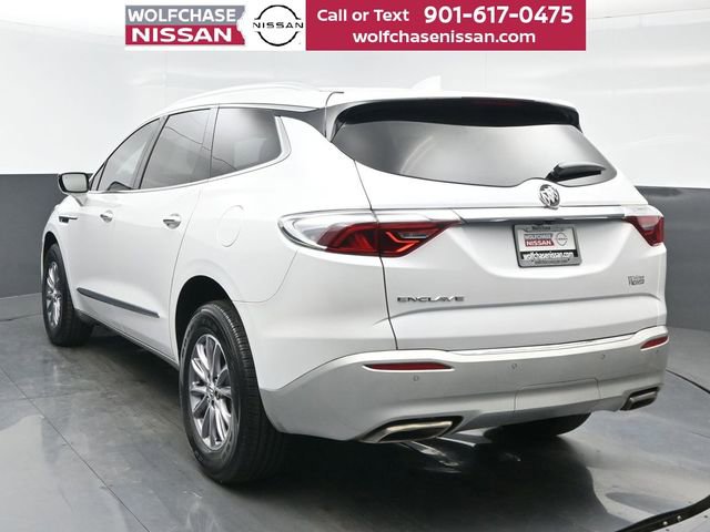Used 2023 Buick Enclave Essence image 4