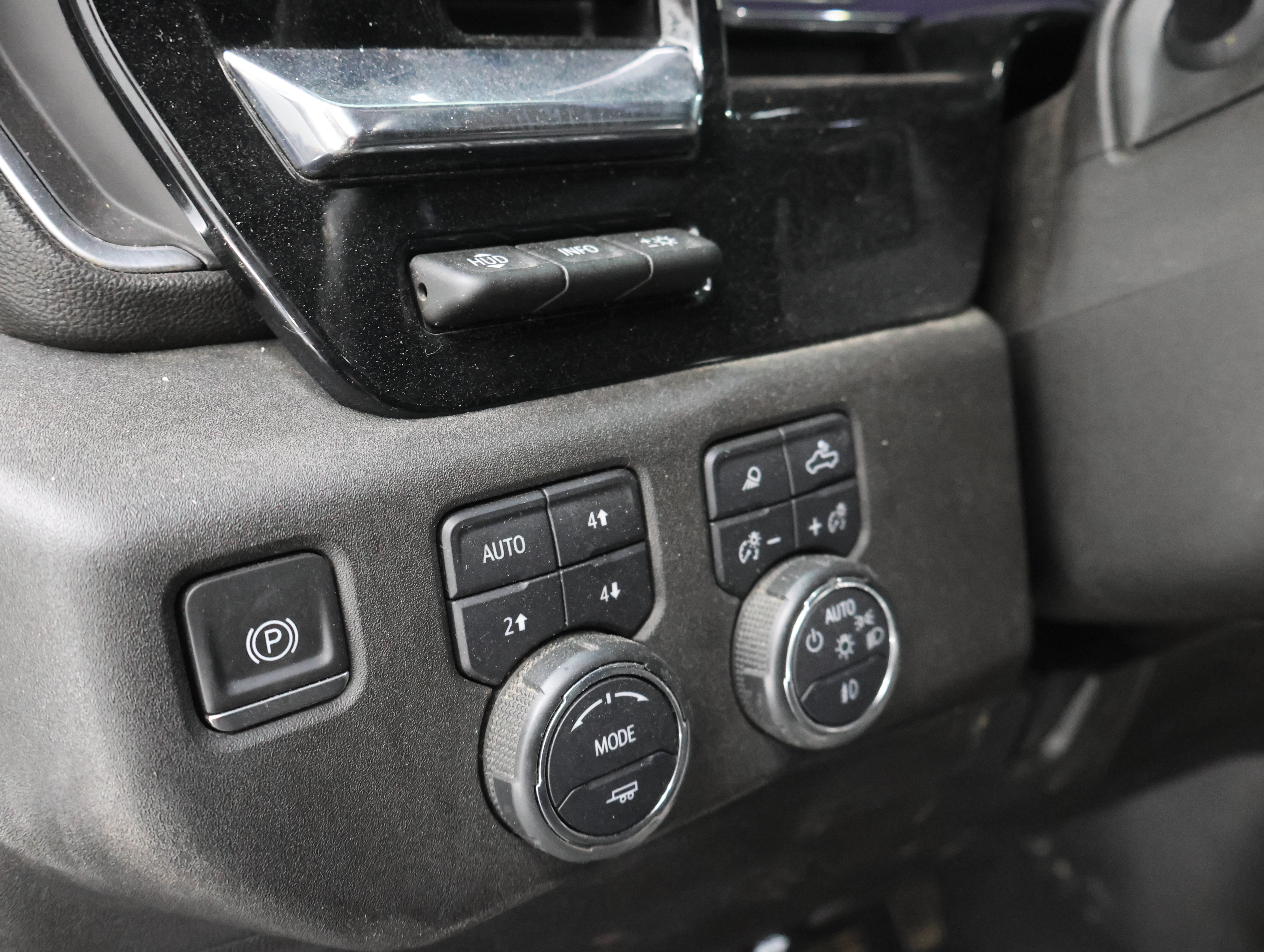 Used 2024 Chevrolet Silverado 2500 LTZ w/ LTZ Plus Package AWD/4WD image 50