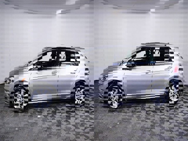 Used 2018 Volkswagen Golf SE image 6