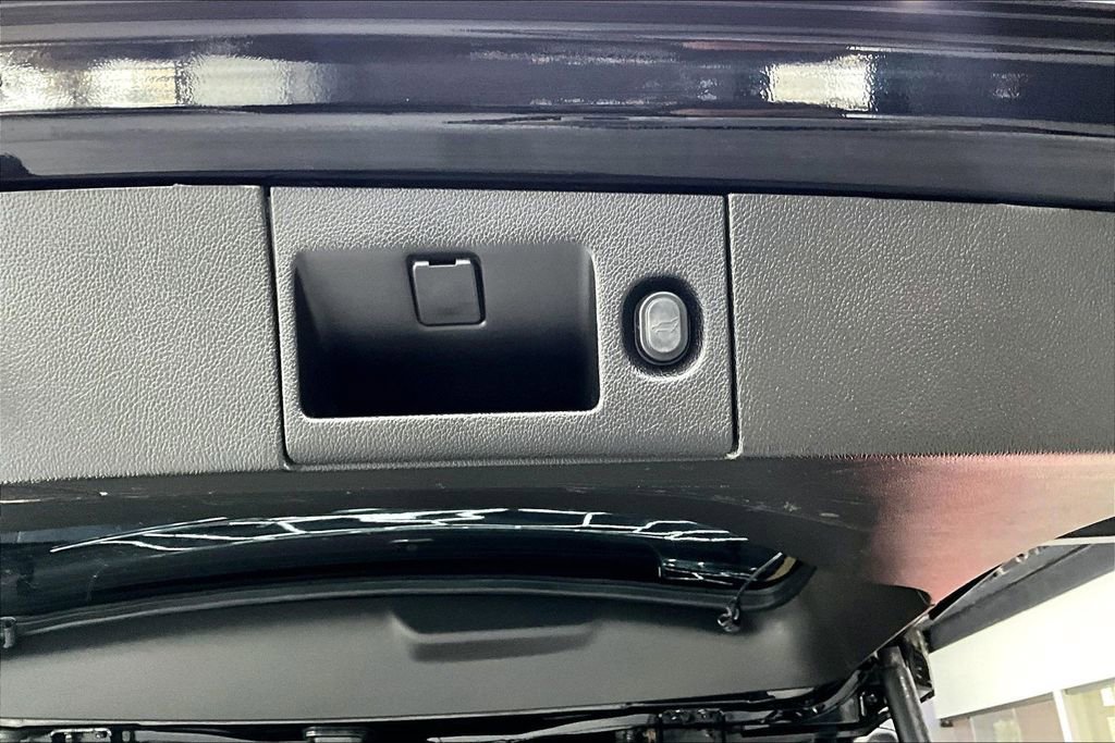 Used 2016 Cadillac Escalade Premium image 24