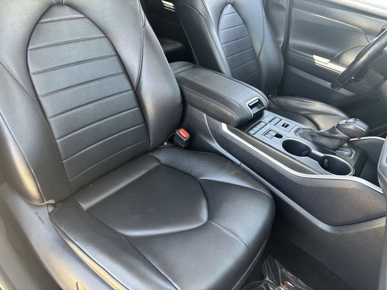 Used 2020 Toyota Highlander XLE AWD/4WD image 8