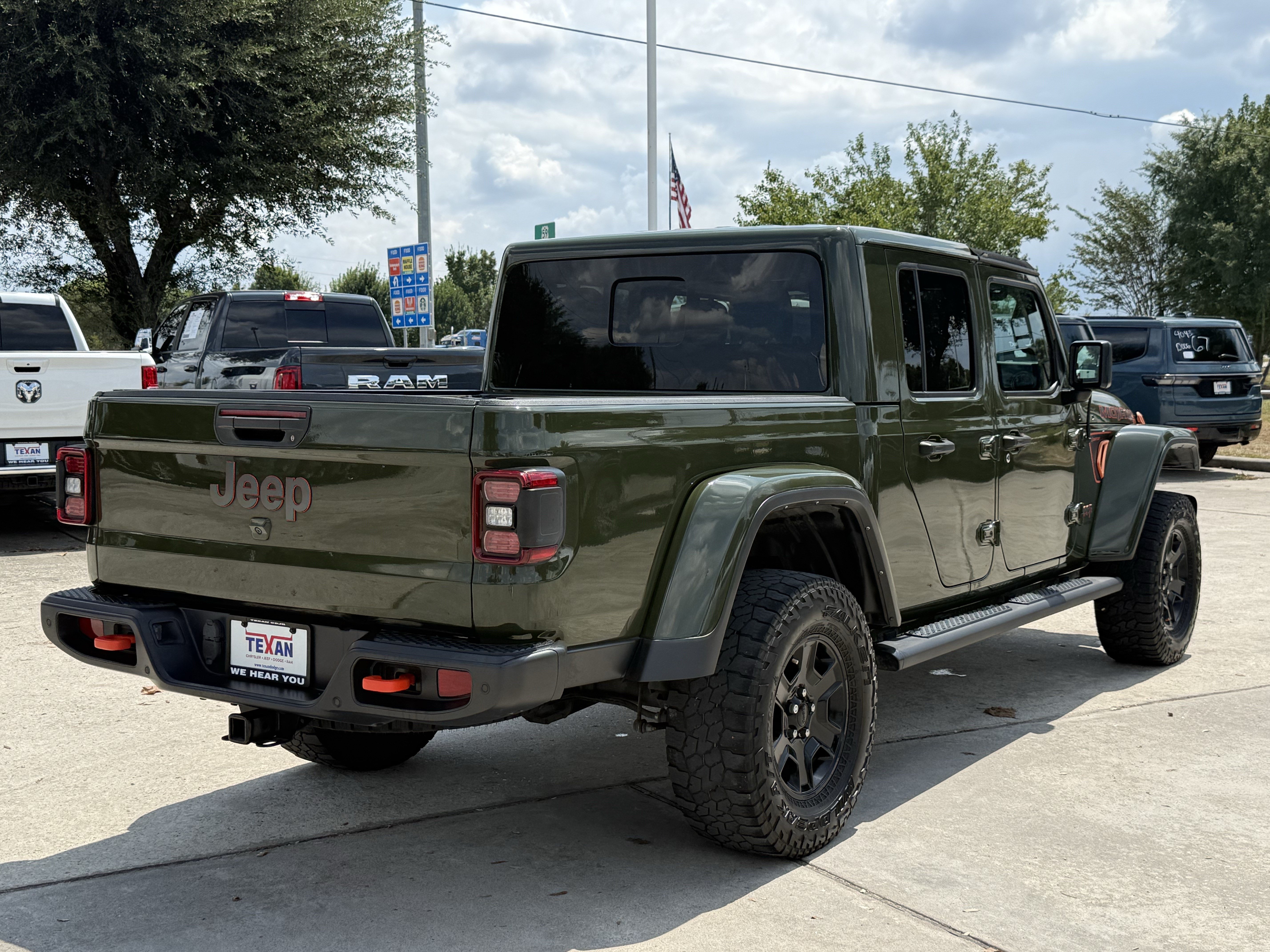 Used 2023 Jeep Gladiator Mojave w/ LED Lighting Group AWD/4WD image 6