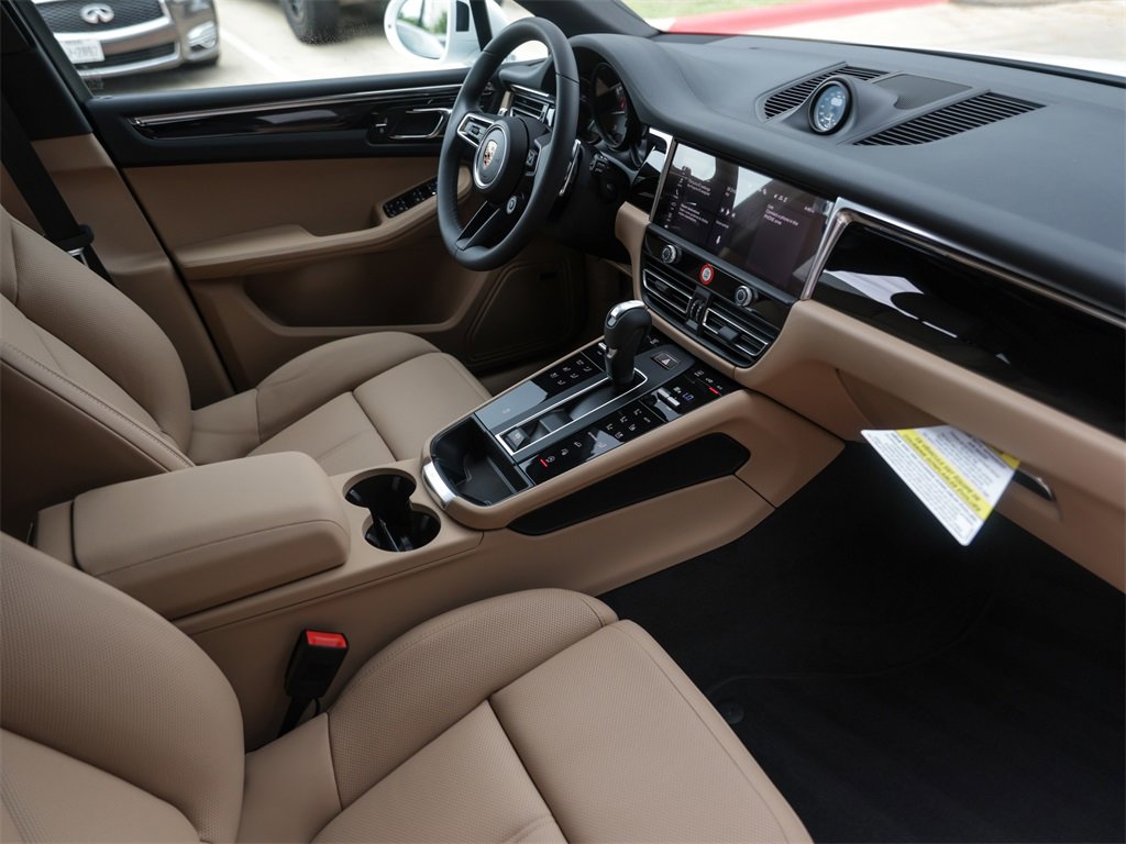 Used 2025 Porsche Macan image 38