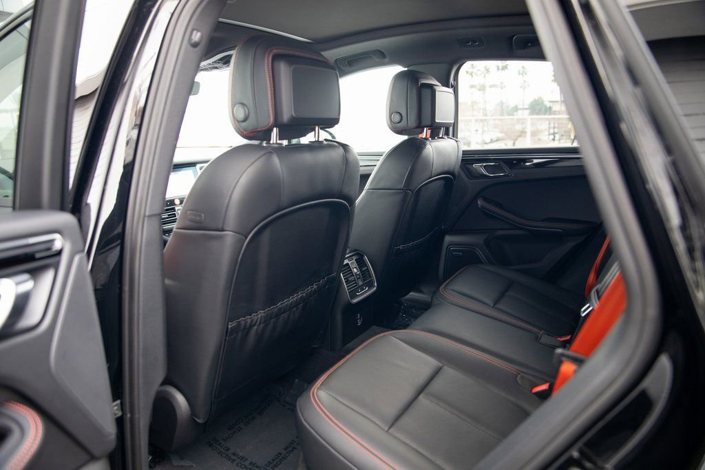 Certified 2025 Porsche Macan image 20