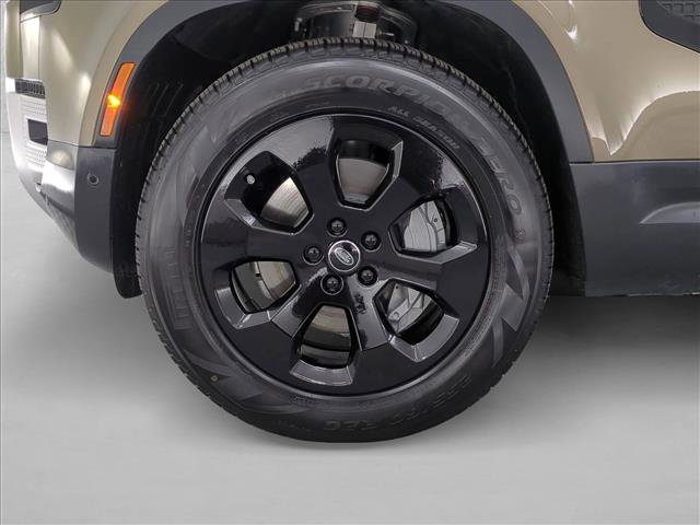 New 2025 Land Rover Defender 110 S image 10