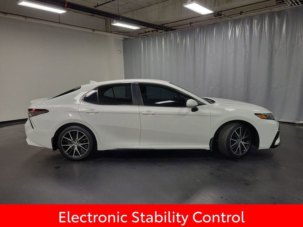 Used 2023 Toyota Camry SE FWD image 9