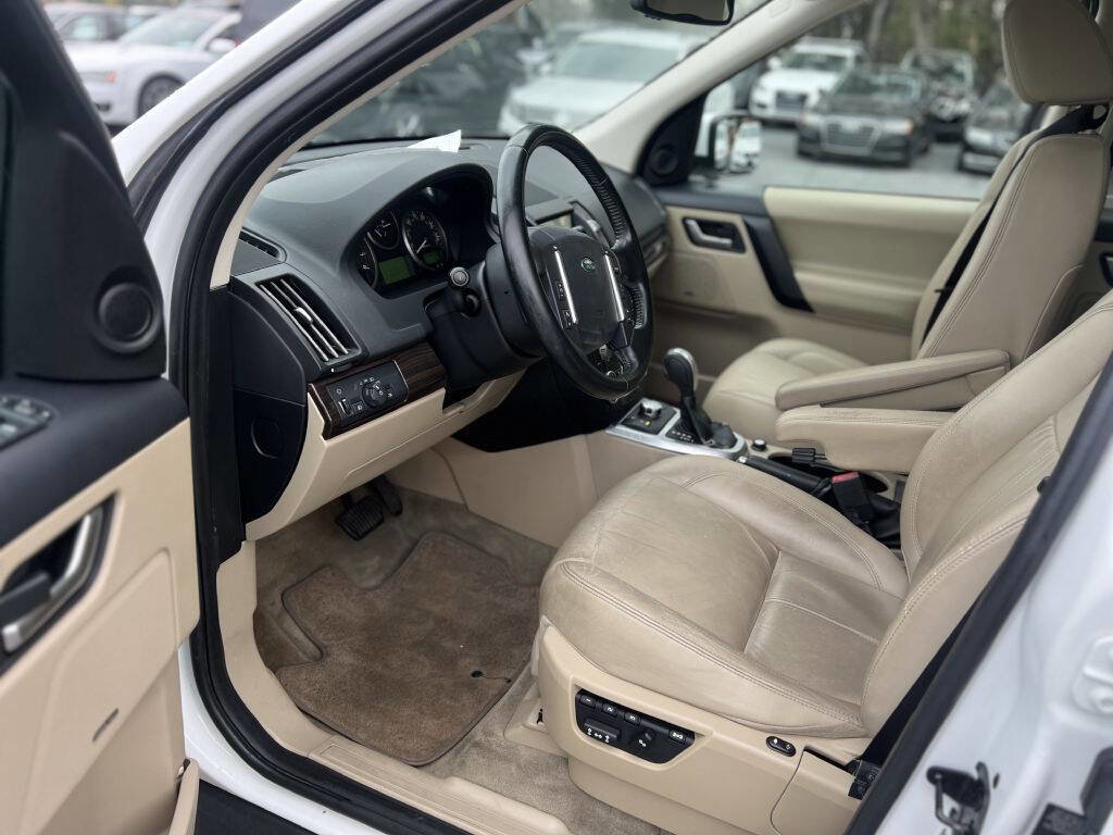 Used 2011 Land Rover LR2 HSE LUX image 9