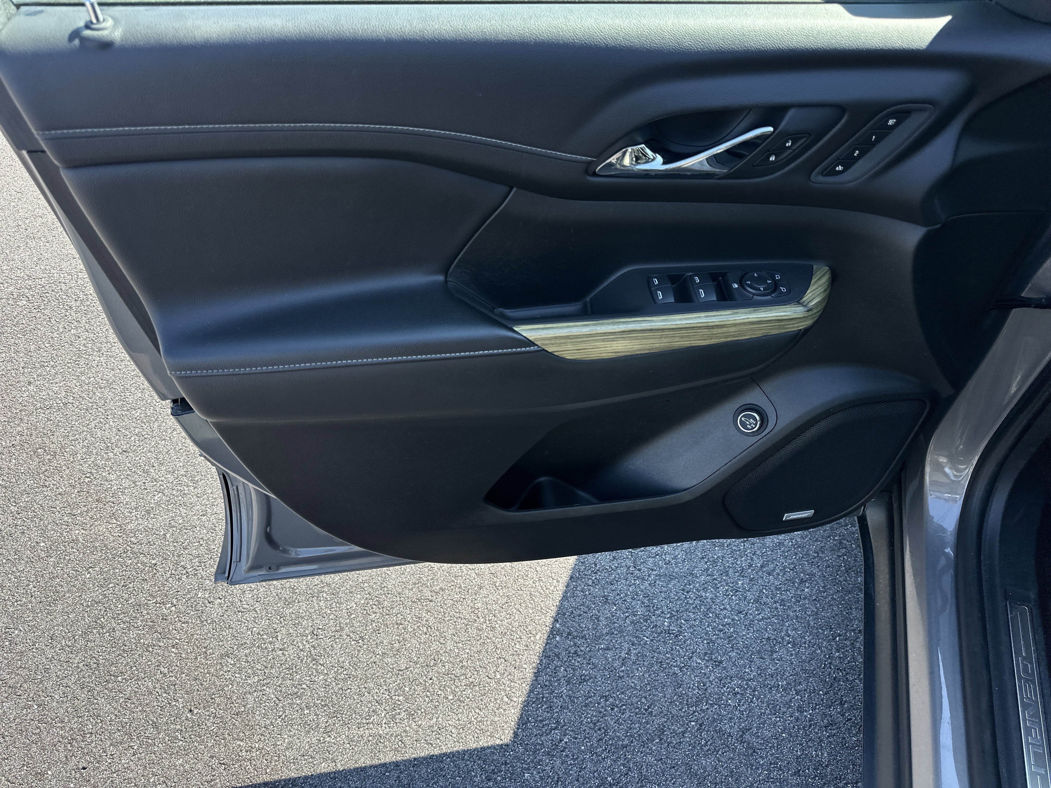 Certified 2019 GMC Acadia Denali w/ Technology Package image 11