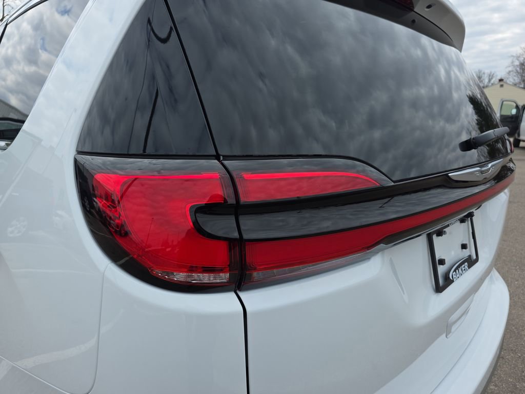 New 2026 Chrysler Pacifica Select image 35