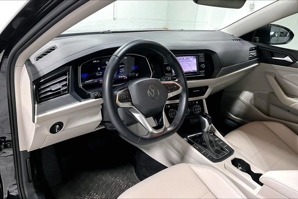 Used 2023 Volkswagen Jetta SE FWD image 16