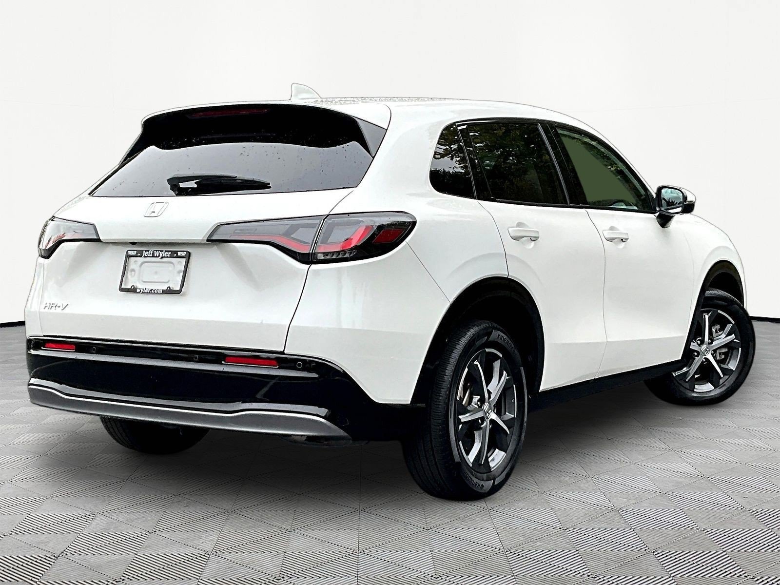 Certified 2025 Honda HR-V EX-L image 6