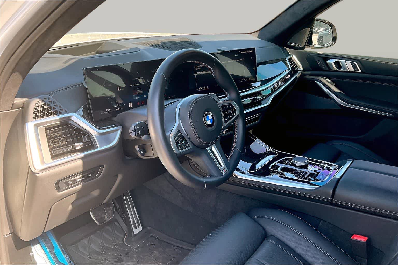 Used 2025 BMW X7 M60i AWD/4WD image 15