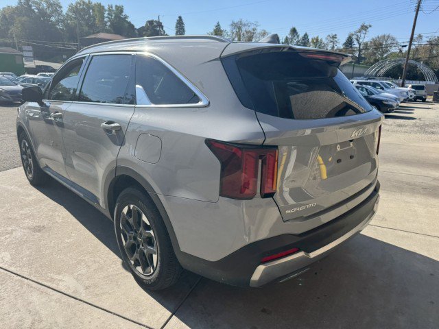 Used 2025 Kia Sorento S w/ Panoramic Sunroof Package FWD image 5