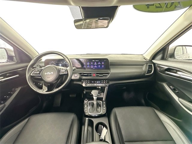 Used 2024 Kia Seltos EX image 3