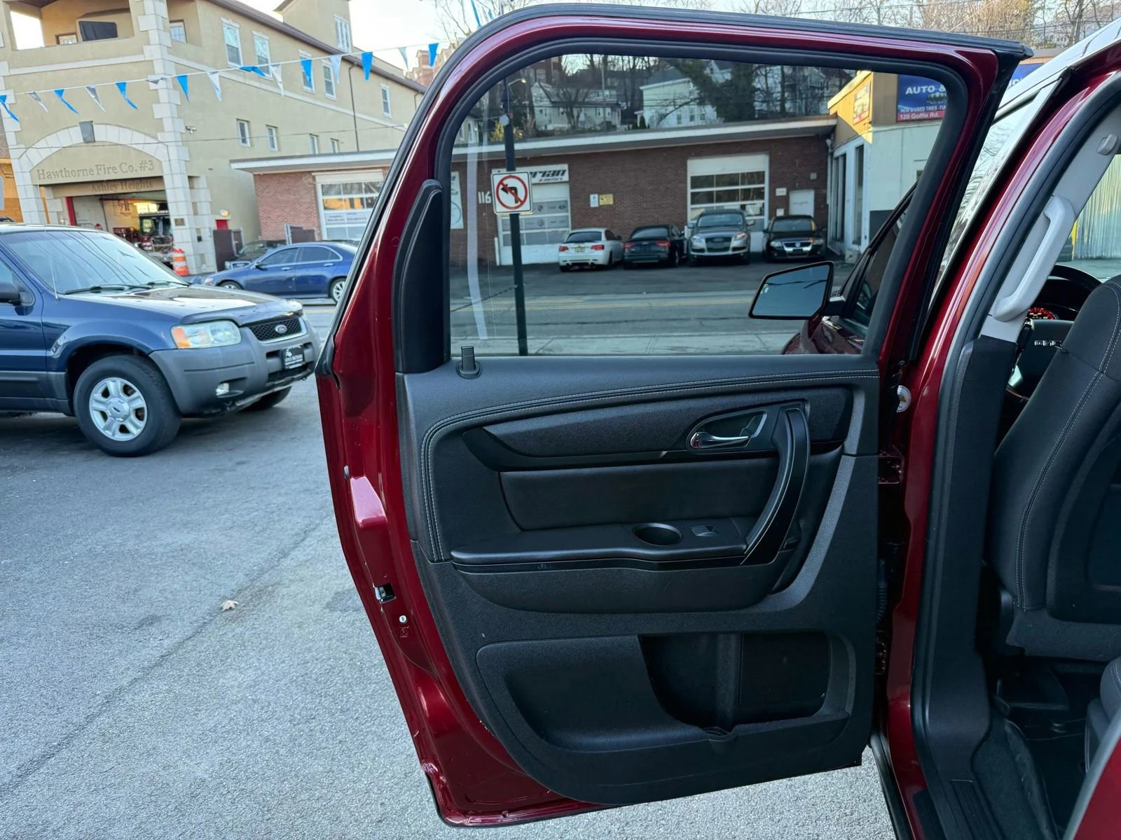 Used 2016 GMC Acadia SLE image 40