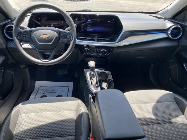 Used 2025 Chevrolet Trax LT FWD image 5