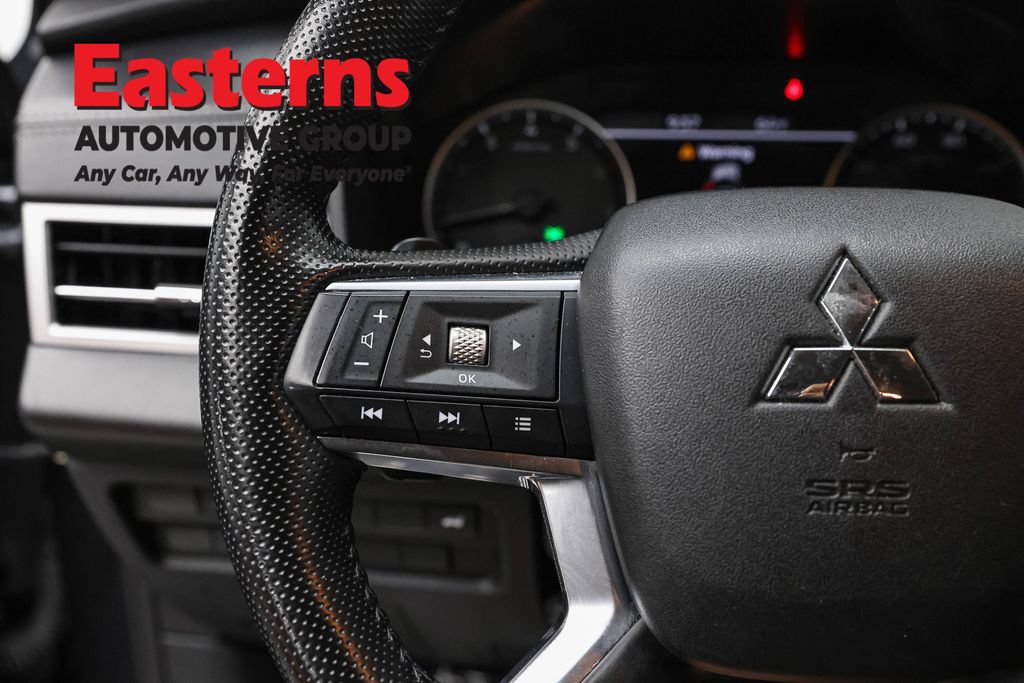 Used 2024 Mitsubishi Outlander SE AWD/4WD image 15