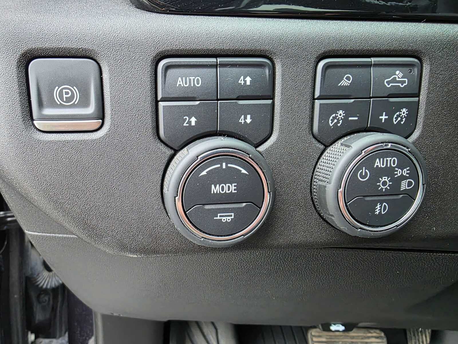 Used 2022 Chevrolet Silverado 1500 LTZ AWD/4WD image 24