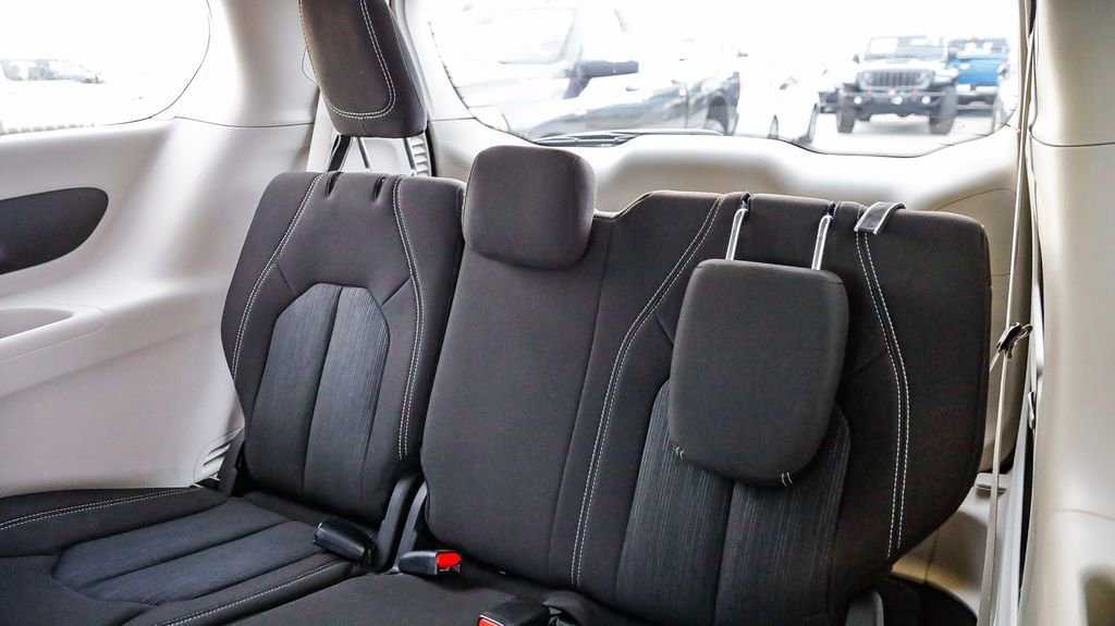 Used 2024 Chrysler Voyager LX image 23