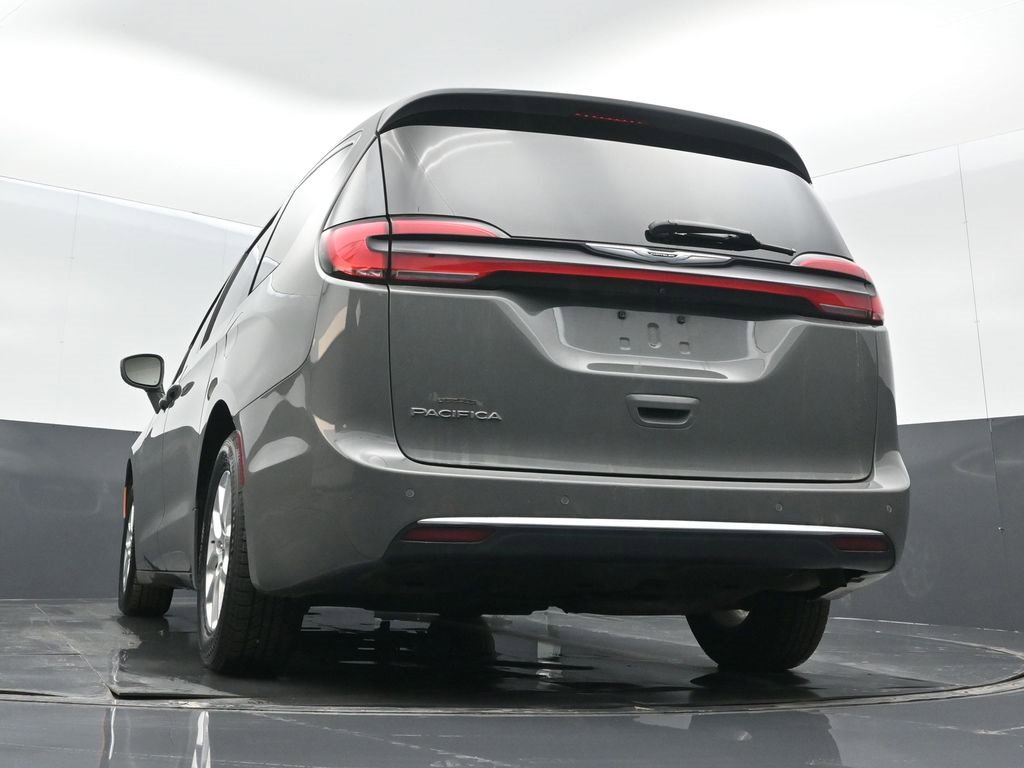 Used 2021 Chrysler Pacifica Touring-L image 20