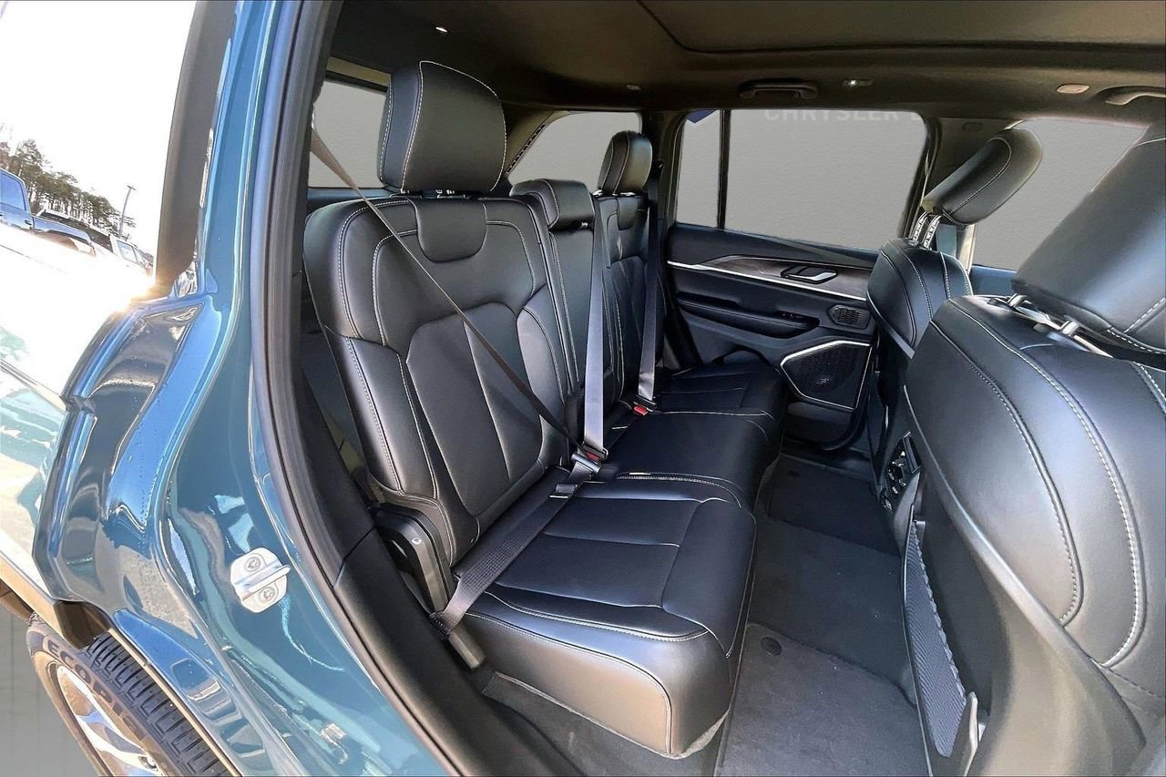 New 2026 Jeep Grand Cherokee Limited w/ Luxury Tech Group II AWD/4WD image 22