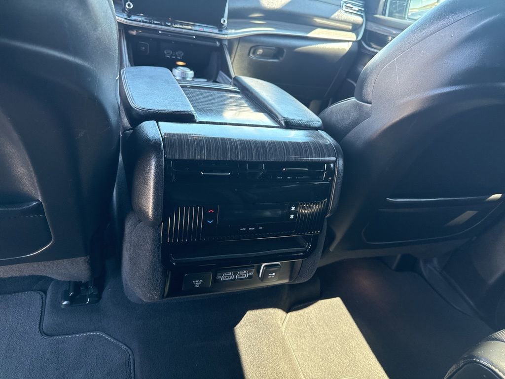 Used 2024 Jeep Wagoneer L Series II w/ Flexible Seating Group image 26