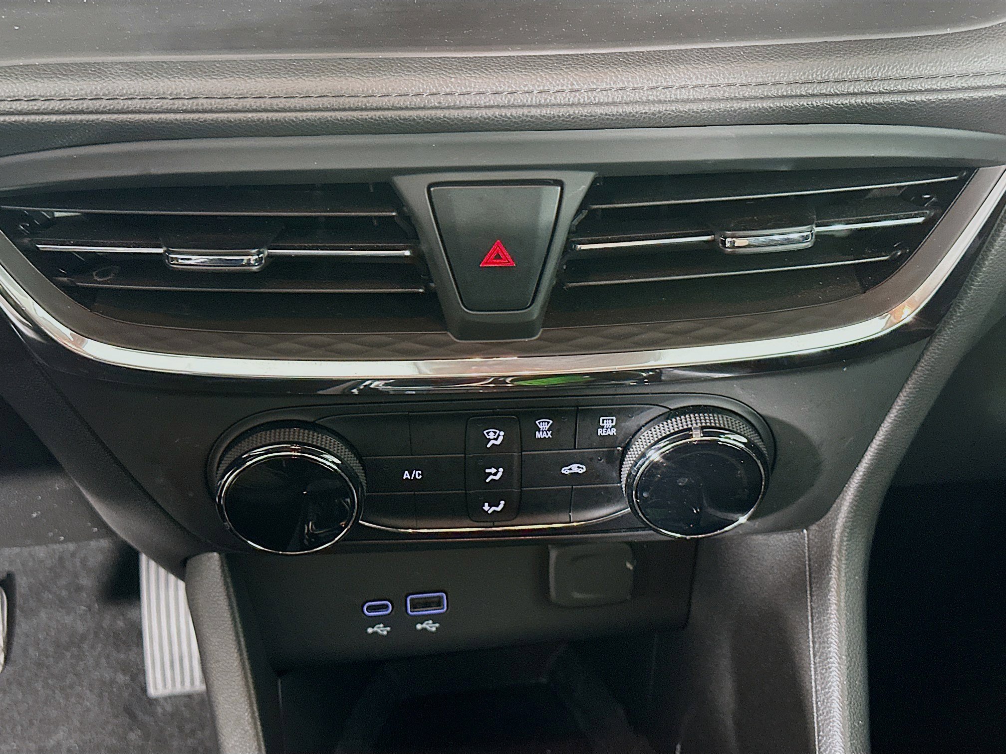 Used 2025 Buick Encore GX Preferred image 23