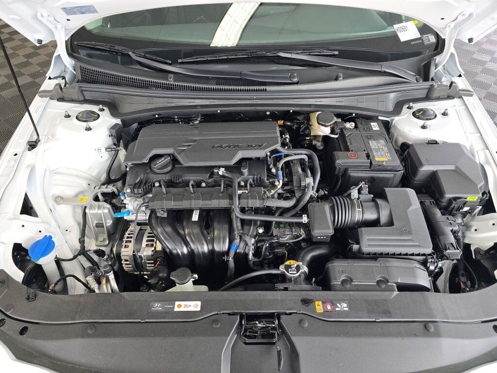 New 2026 Hyundai Elantra Limited FWD image 11