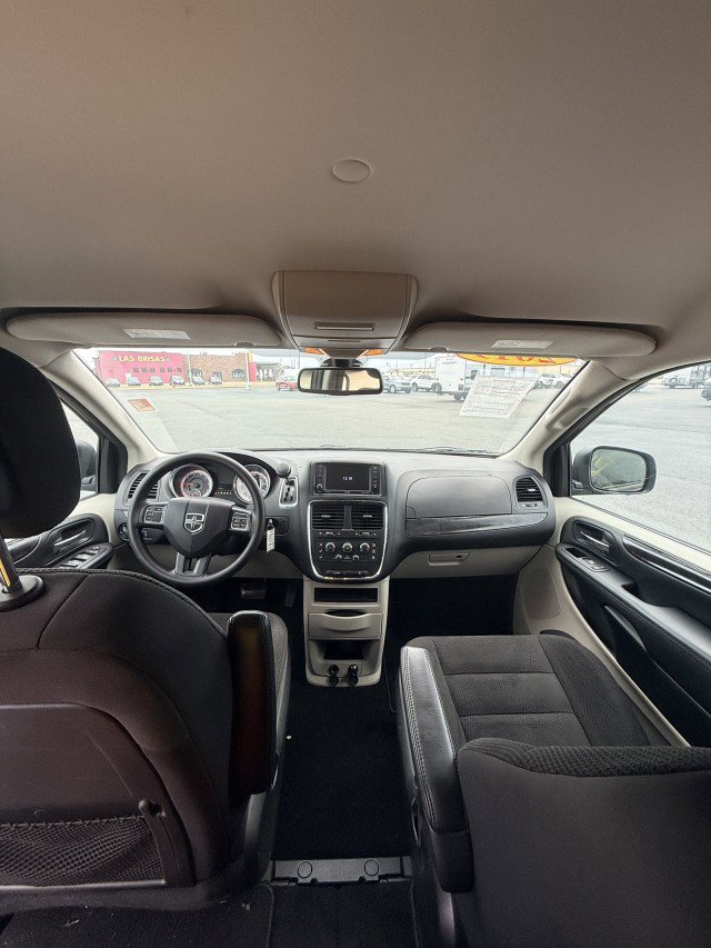 Used 2019 Dodge Grand Caravan SE w/ UConnect Hands-Free Group image 12