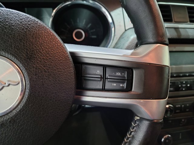 Used 2013 Ford Mustang Convertible image 23