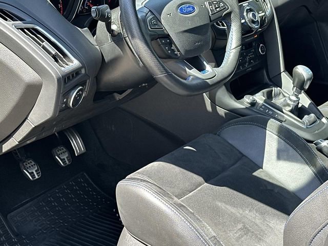 Used 2017 Ford Focus RS AWD/4WD image 19