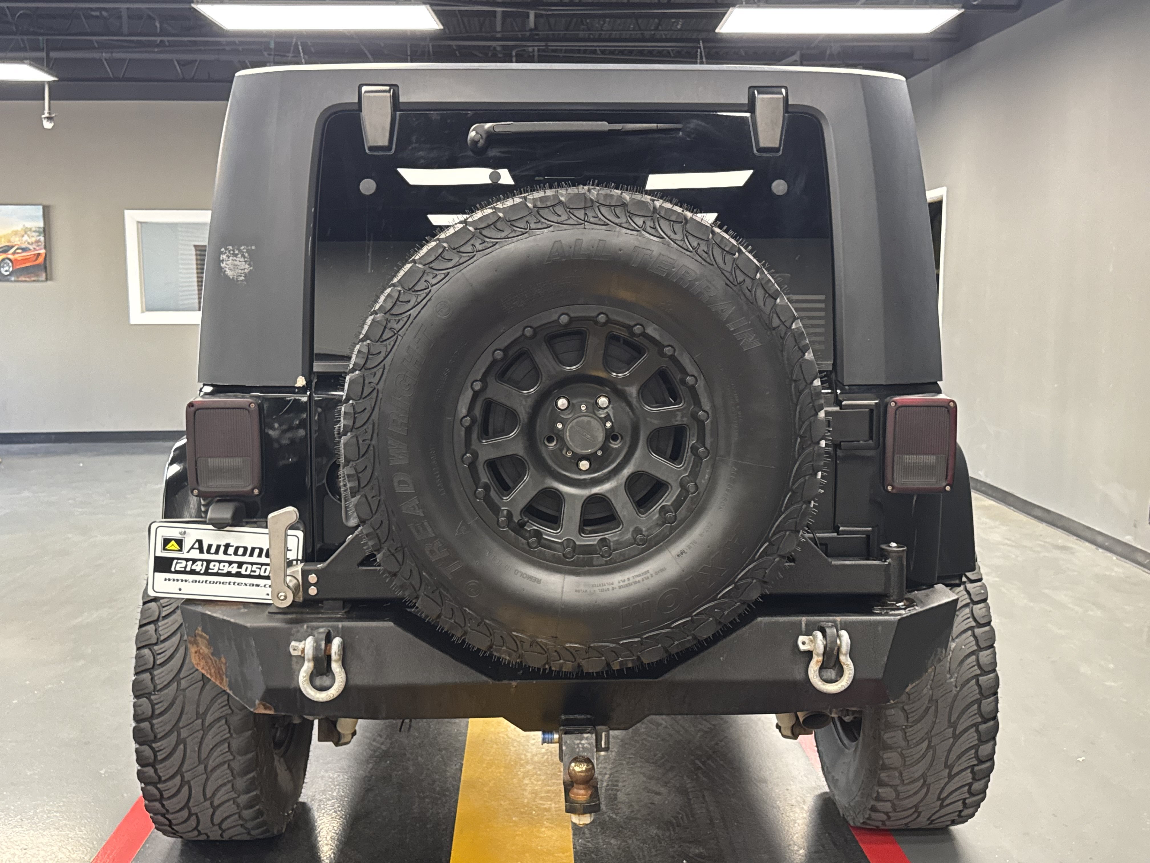 Used 2010 Jeep Wrangler Unlimited Sahara AWD/4WD image 4