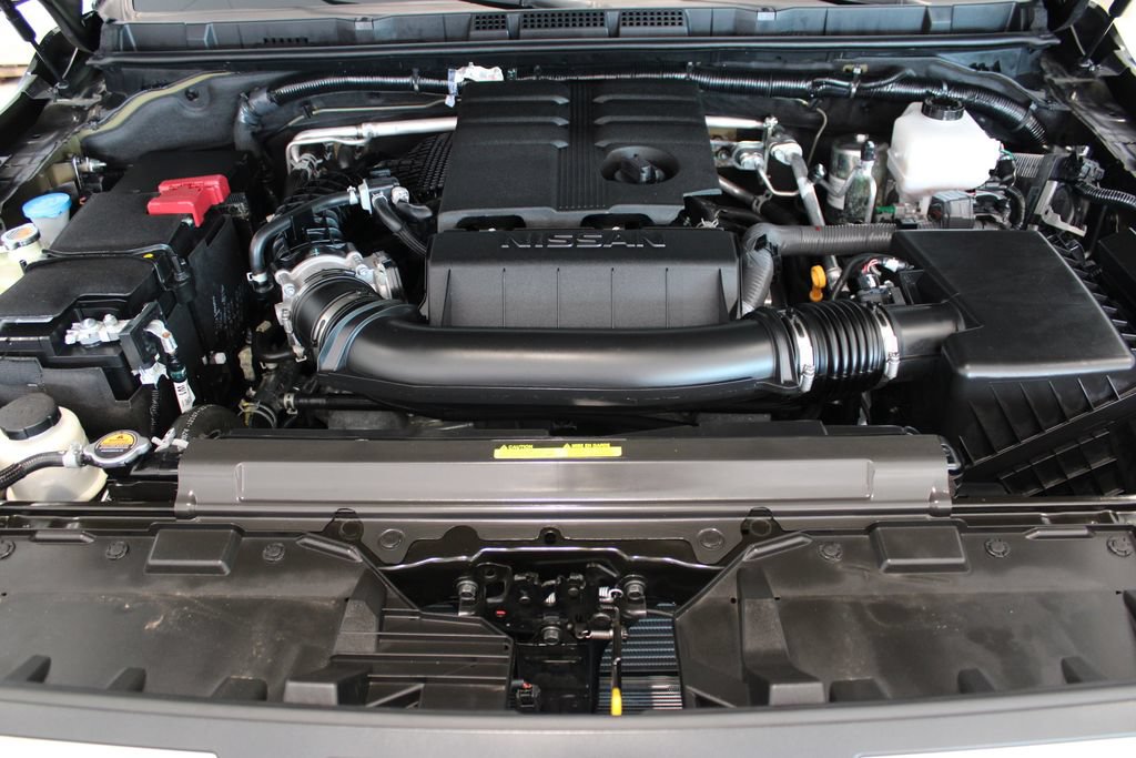 Used 2025 Nissan Frontier PRO-4X w/ Pro Convenience Package AWD/4WD image 9