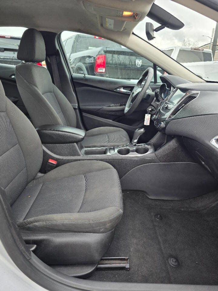 Used 2016 Chevrolet Cruze LT FWD image 16