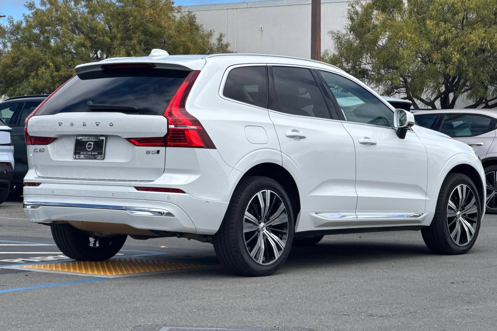 Used 2023 Volvo XC60 B5 Plus w/ Protection Package Premier AWD/4WD image 2