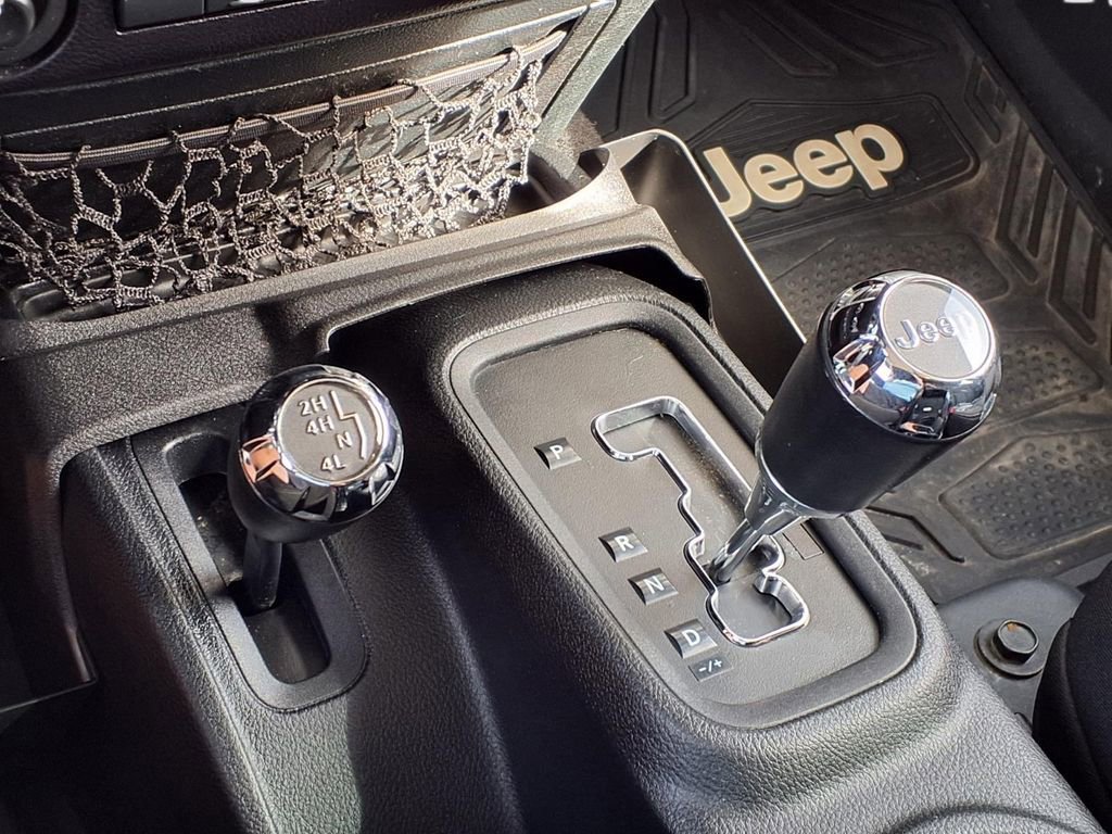 Used 2016 Jeep Wrangler Unlimited Sahara w/ Max Tow Package image 15