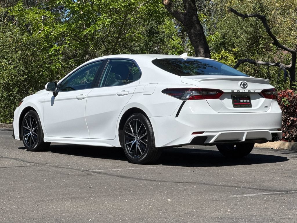 Used 2022 Toyota Camry SE w/ Carpet Mat Package (TMS) FWD image 7
