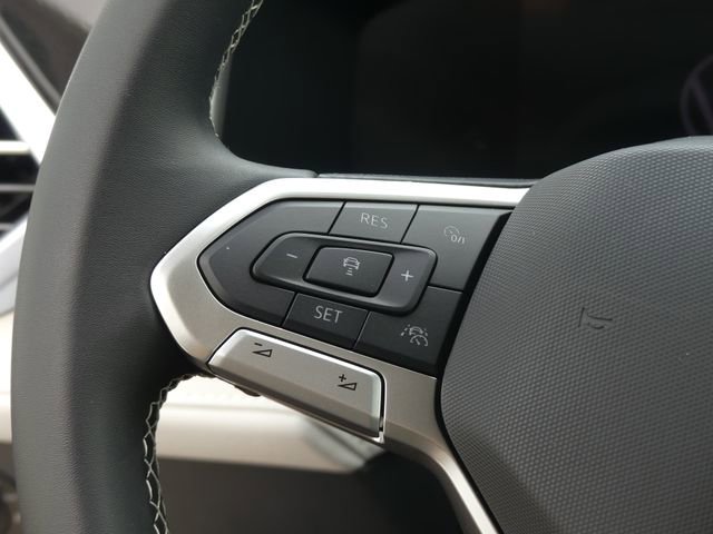 New 2026 Volkswagen Taos SE FWD image 19