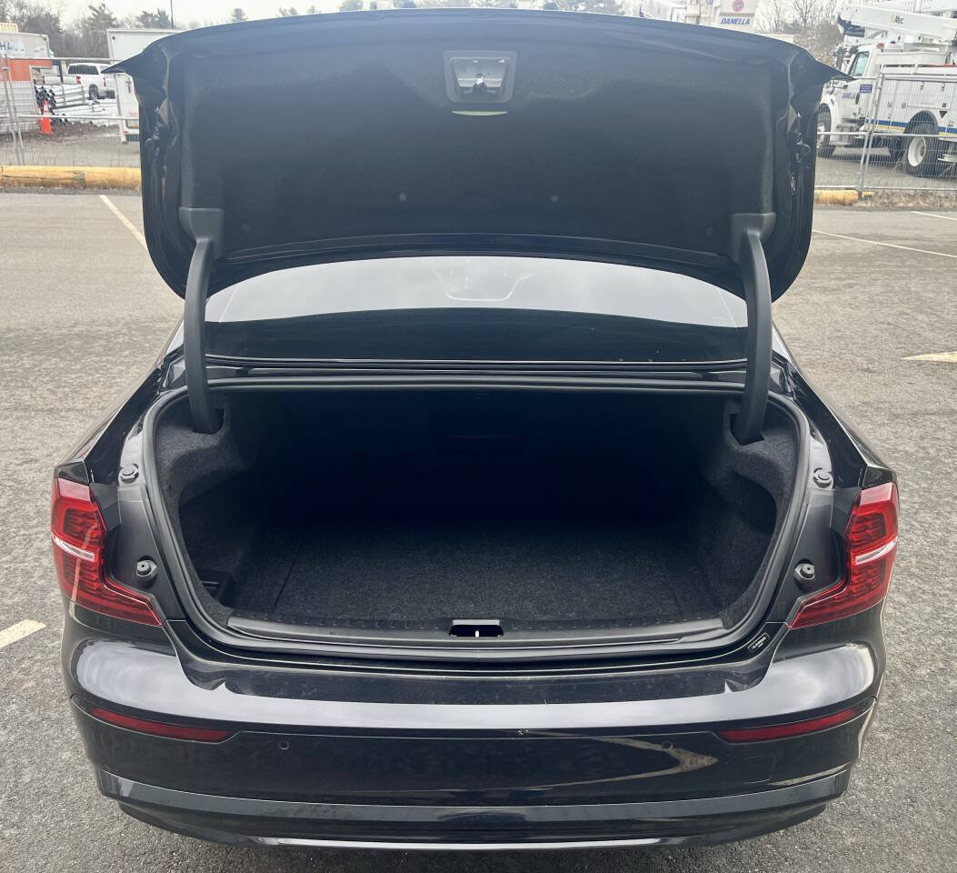 Used 2024 Volvo S60 B5 Plus FWD image 24