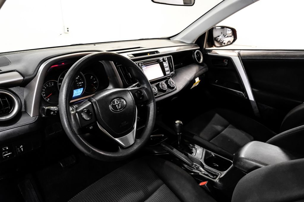 Used 2016 Toyota RAV4 LE FWD image 3