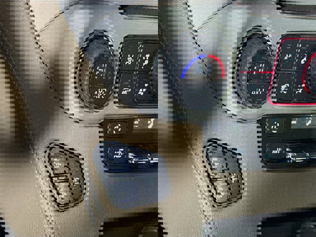 Used 2015 GMC Yukon XL SLT w/ Open Road Package image 15