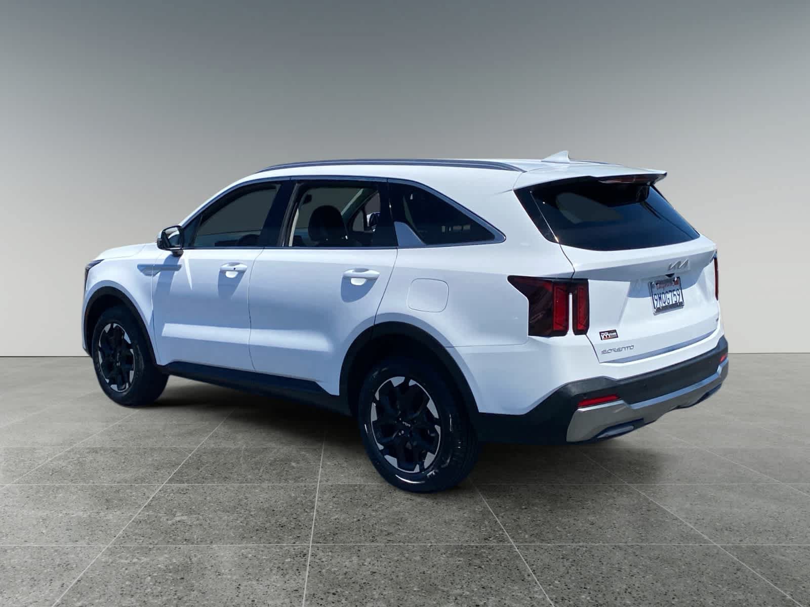 Used 2024 Kia Sorento S AWD/4WD image 3