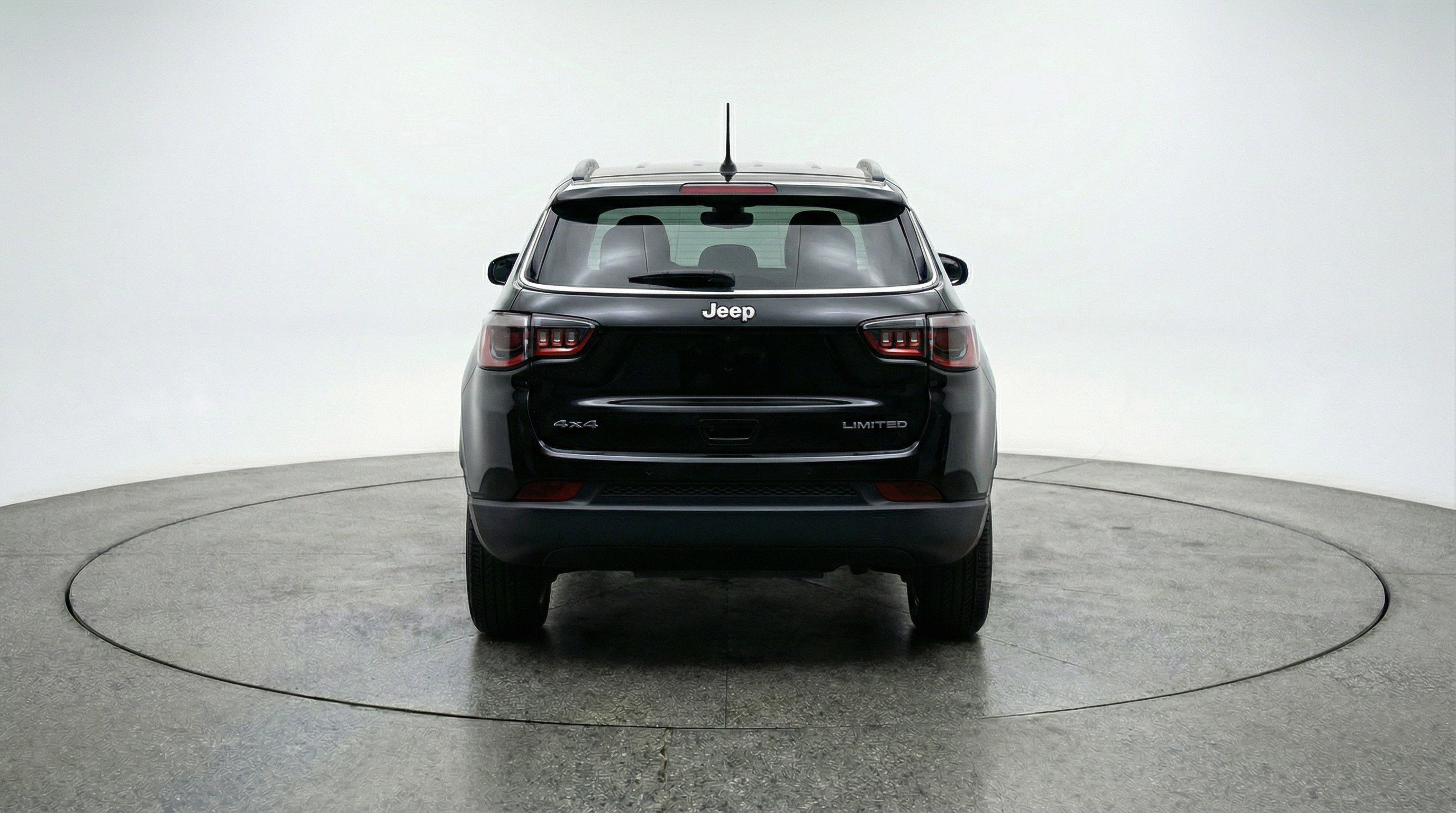 Used 2025 Jeep Compass Latitude image 7