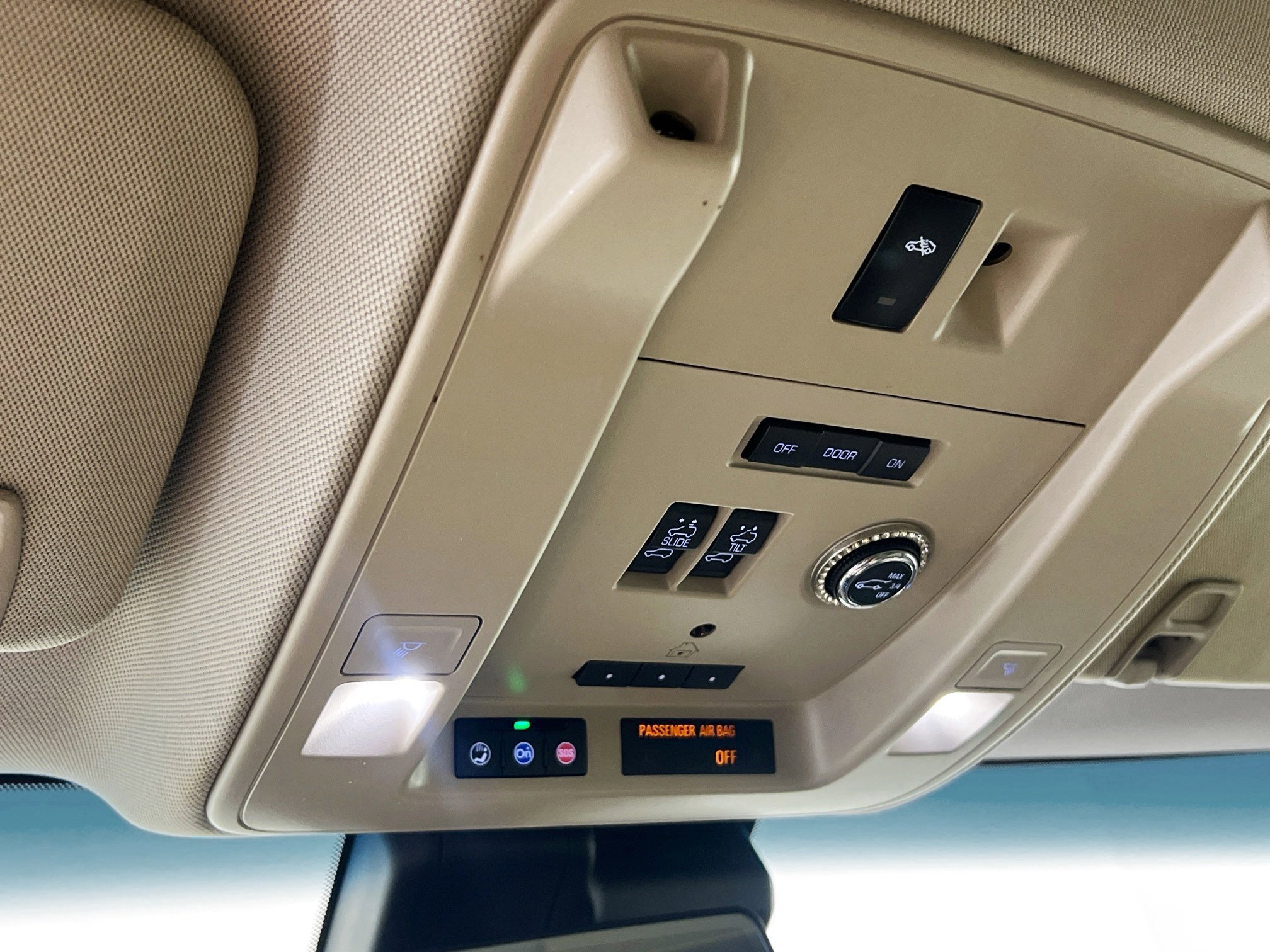 Used 2017 Cadillac Escalade ESV Luxury RWD image 22