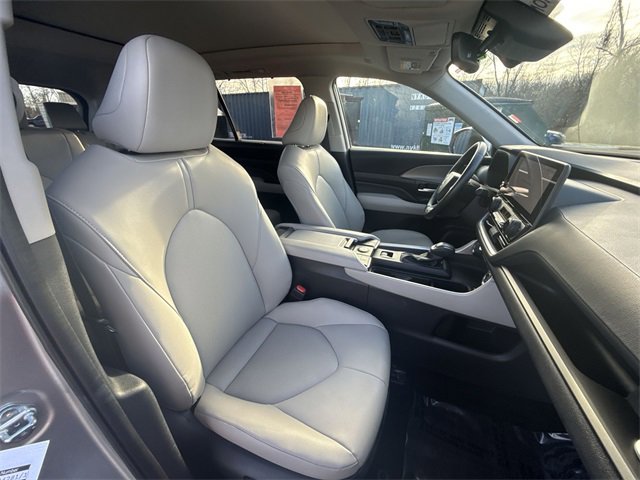 Used 2024 Toyota Grand Highlander XLE image 25