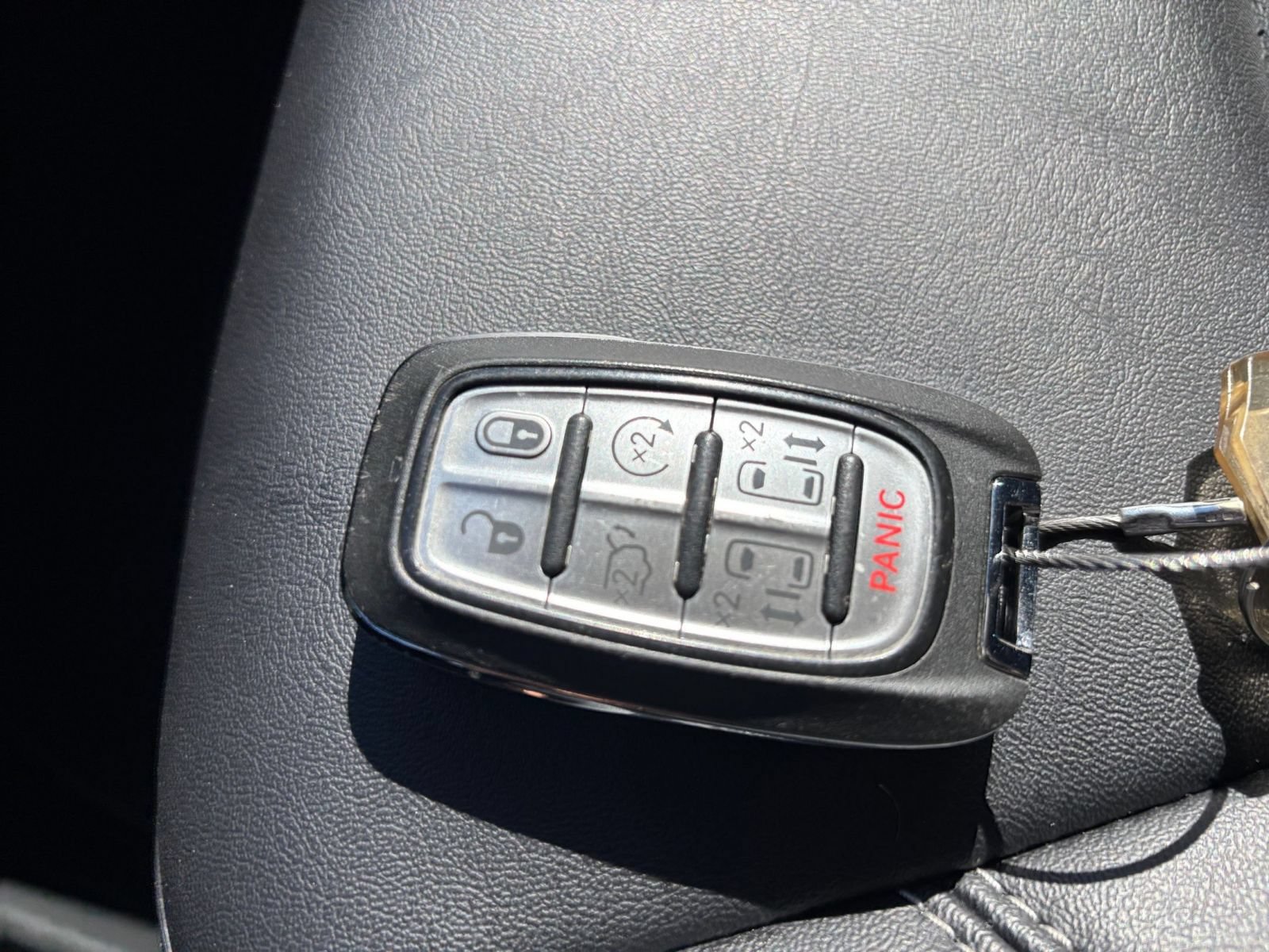 Used 2025 Chrysler Pacifica Select FWD image 26