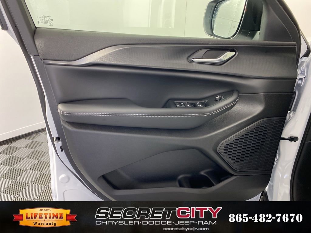 New 2026 Jeep Grand Cherokee Laredo X image 12