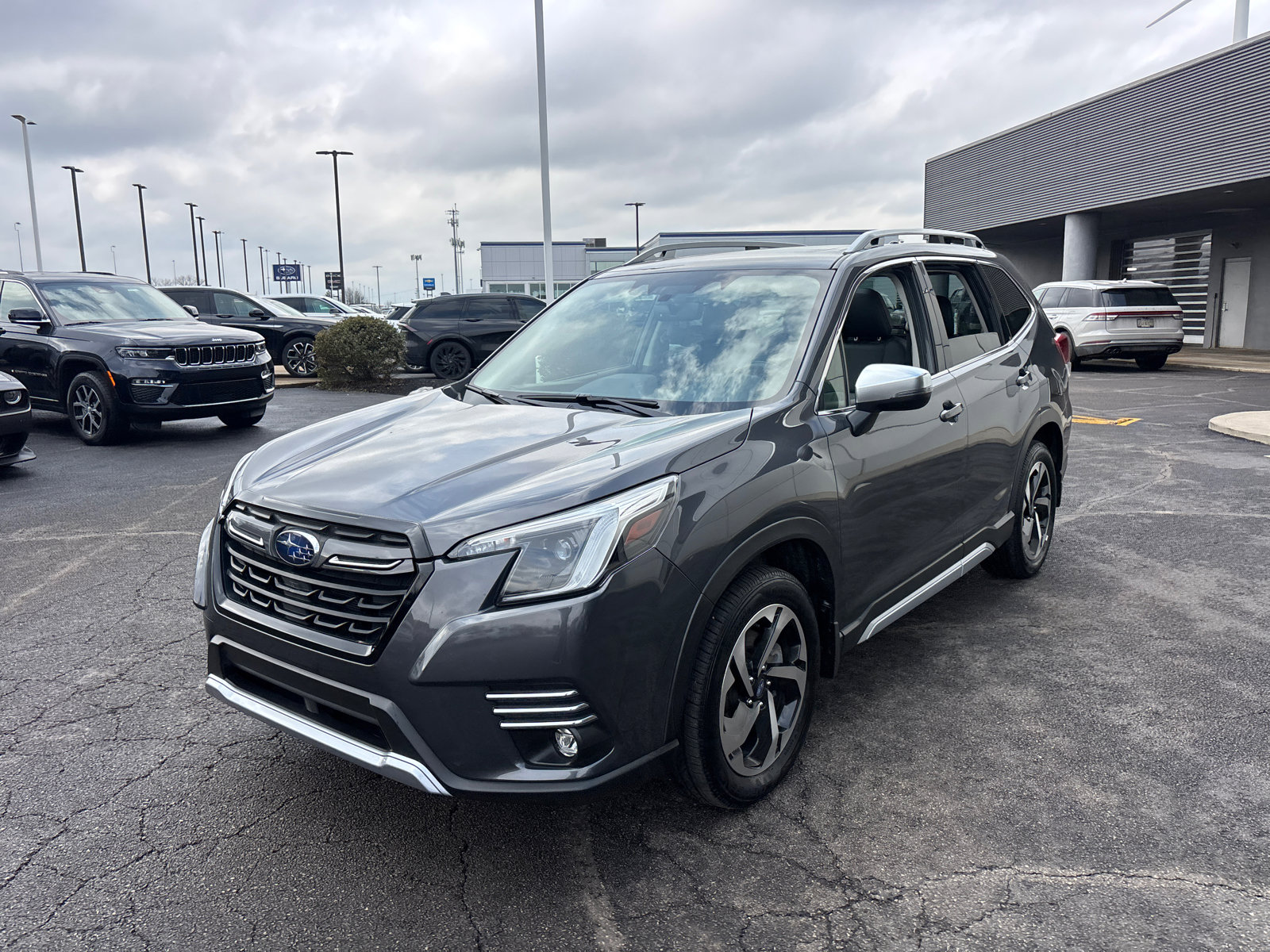 Used 2022 Subaru Forester Touring image 3