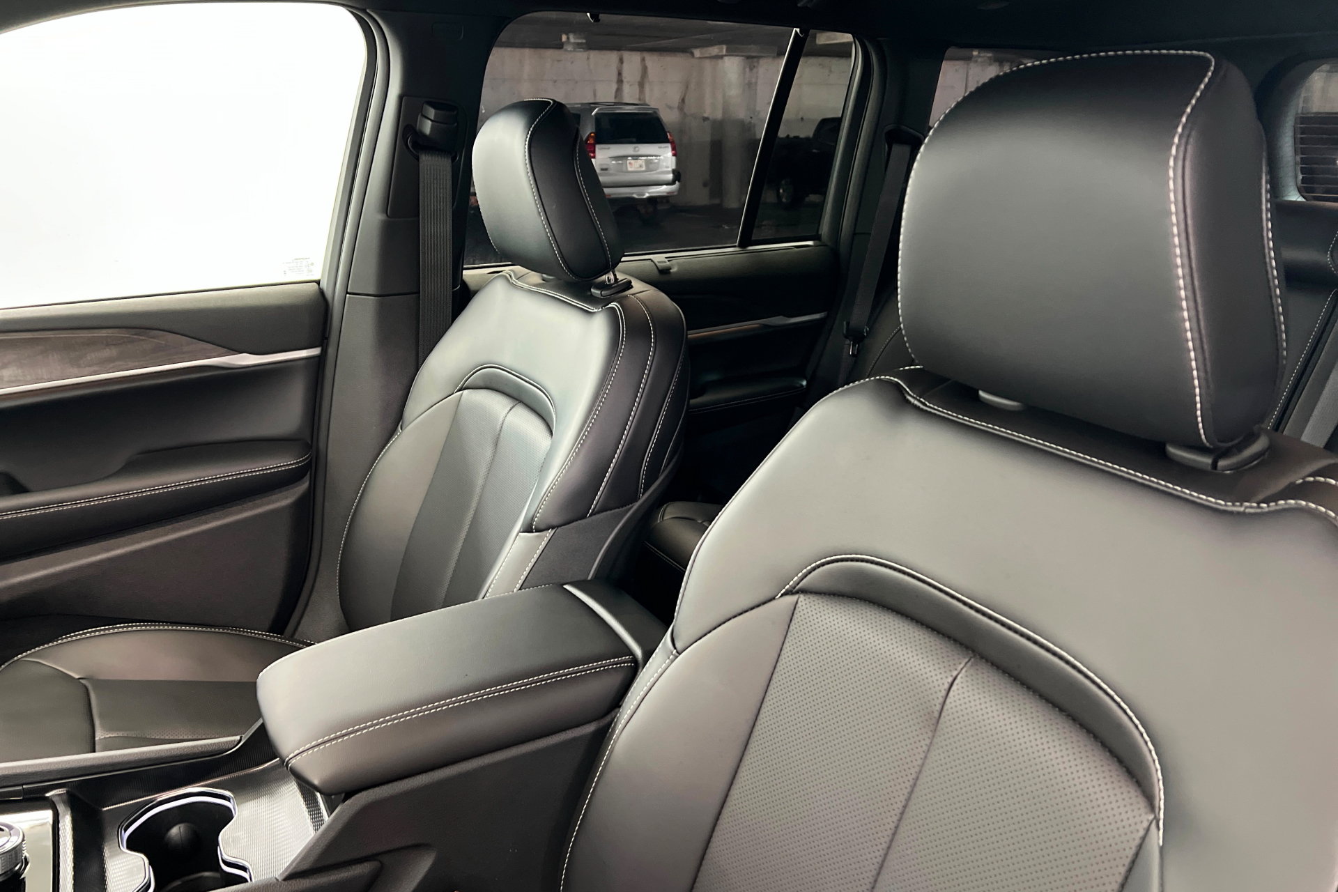 New 2025 Jeep Grand Cherokee Limited w/ Luxury Tech Group II AWD/4WD image 16